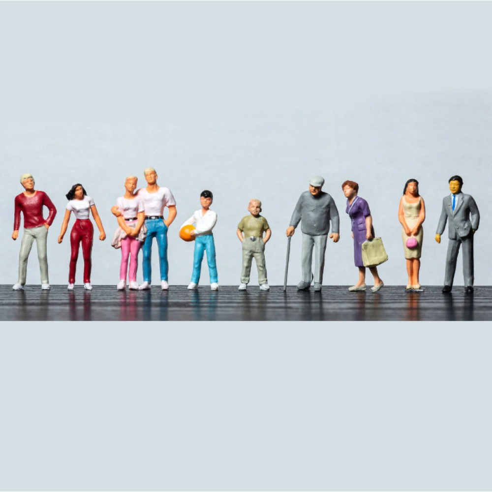 Model O gauge figures Standing Passengers